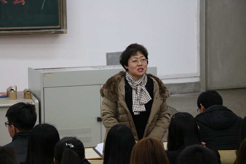 老师讲话02_副本.jpg